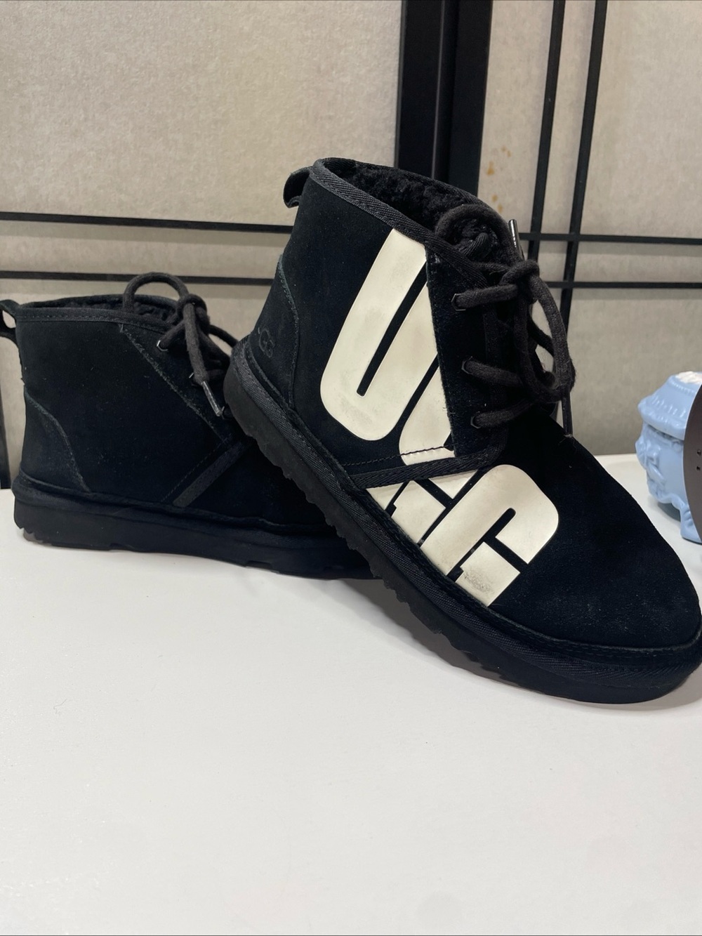 UGG Neumel Chopd Boots Black Suede Women's USA 5 - EU 37 Unisex Chukka - Picture 1 of 10